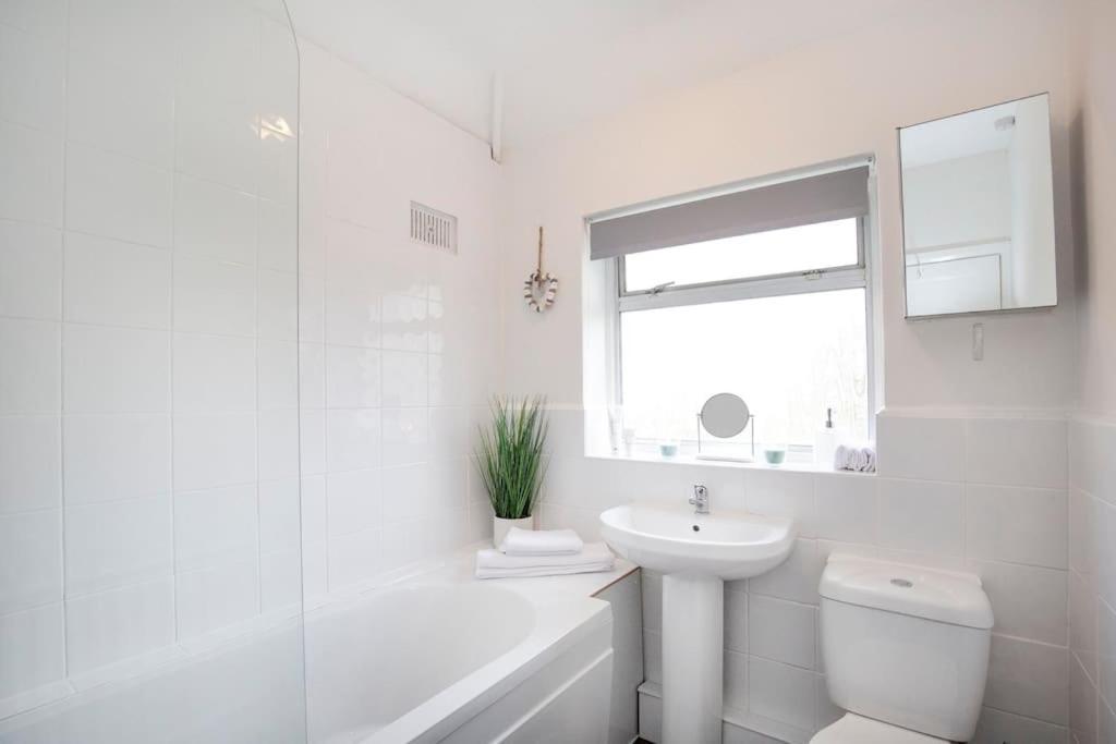 Willa 3 Bed House/Garden/Wi-Fi/Parking/Central Location Guildford Zewnętrze zdjęcie